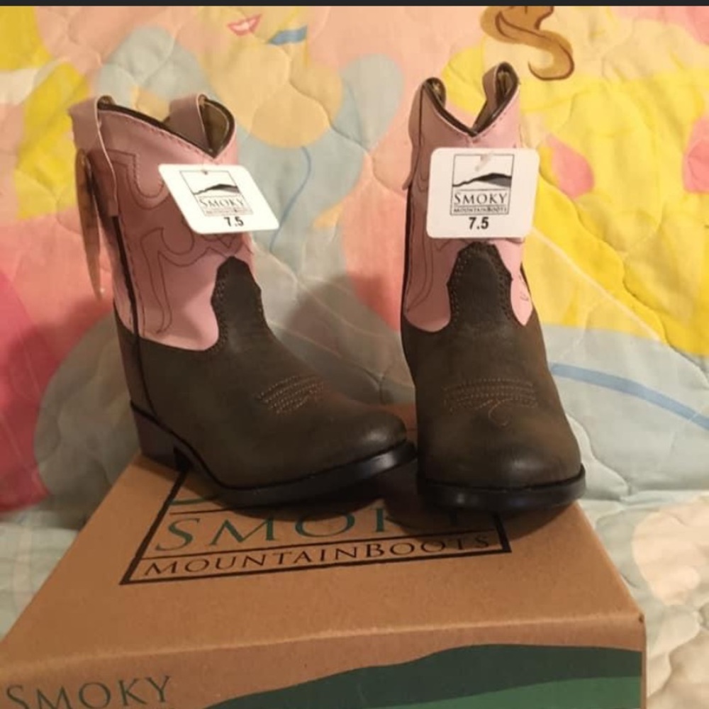 Todler boots 7.5
